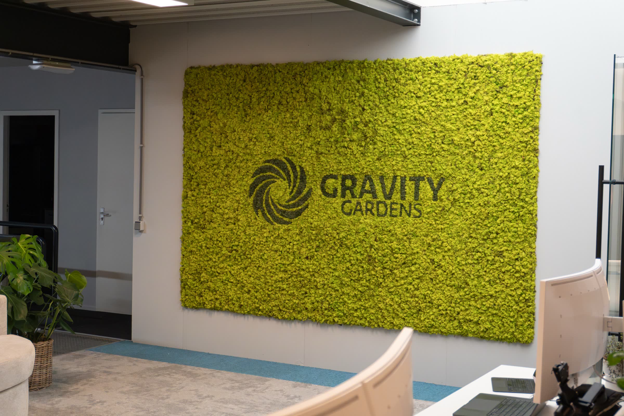 Gravity Gardens living moss logo wall in the Nijmegen office